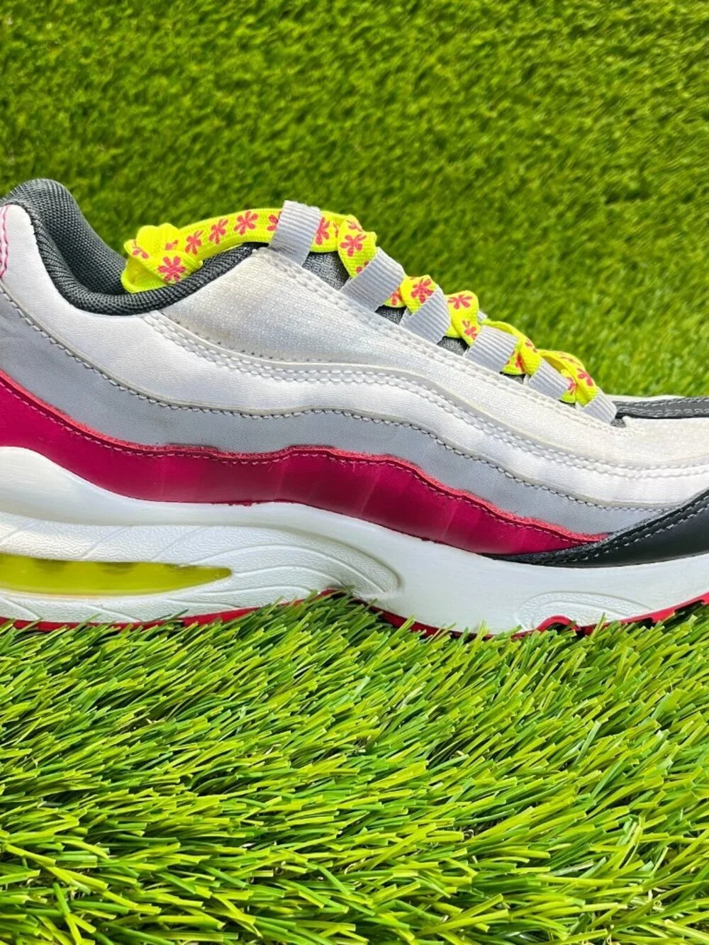 Nike‎ Air Max 95 GS Girls Size 5.5Y Gray Rush Pink Volt Athletic Shoes Sneakers